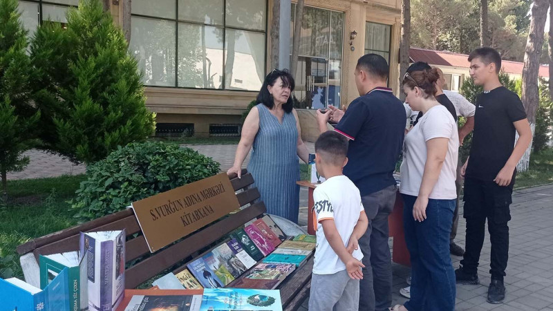 “Yayı kitabla keçirək” layihəsi çərçivəsində kitab sərgisi təşkil olunub