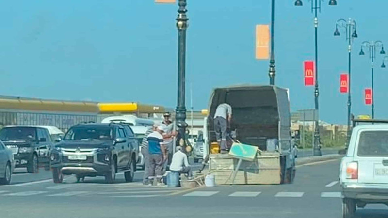 Sülh küçəsində yol nişanları yenilənir