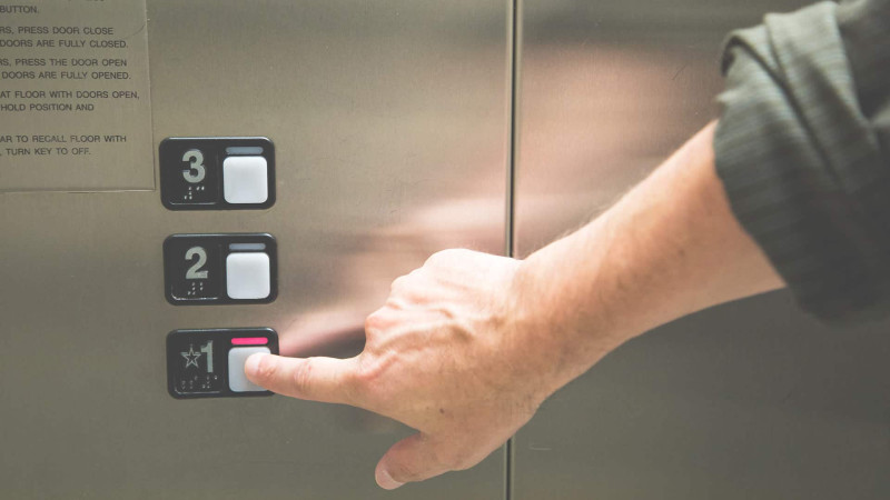 Sumqayıtda lift təsərrüfatının yenilənməsi davam edir