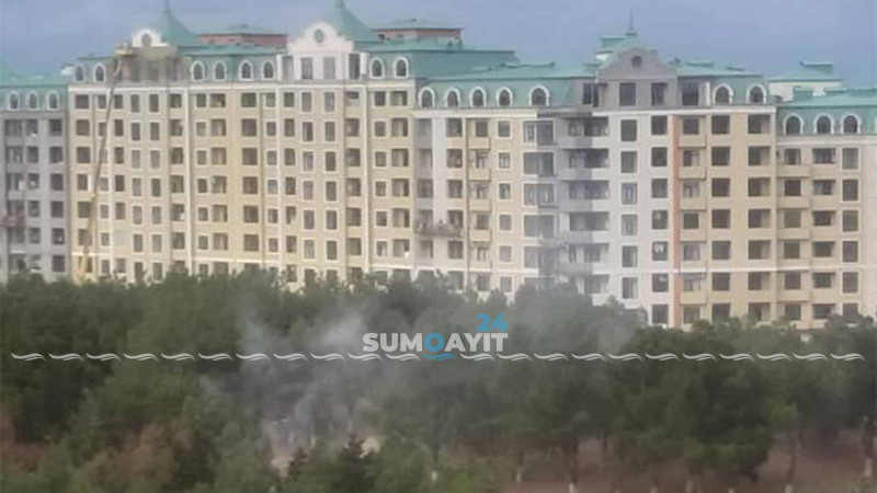 Şəhidlər xiyabanının yaxınlığında otluq ərazi yanır