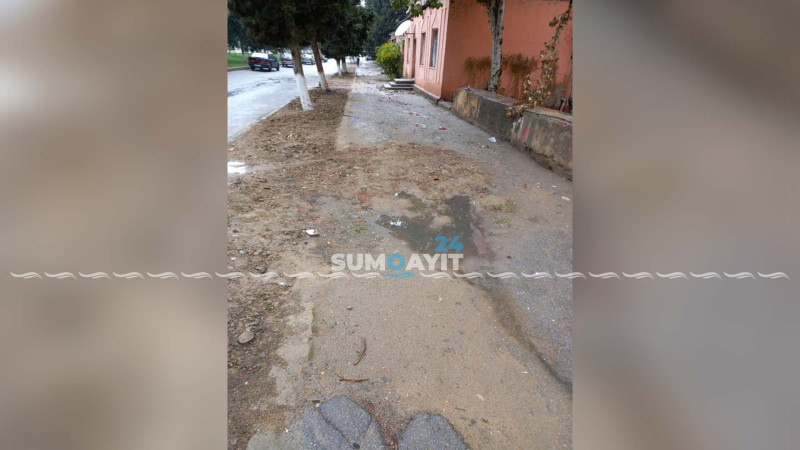 Piyada səkisinin yararsız olması qəzalara səbəb olur