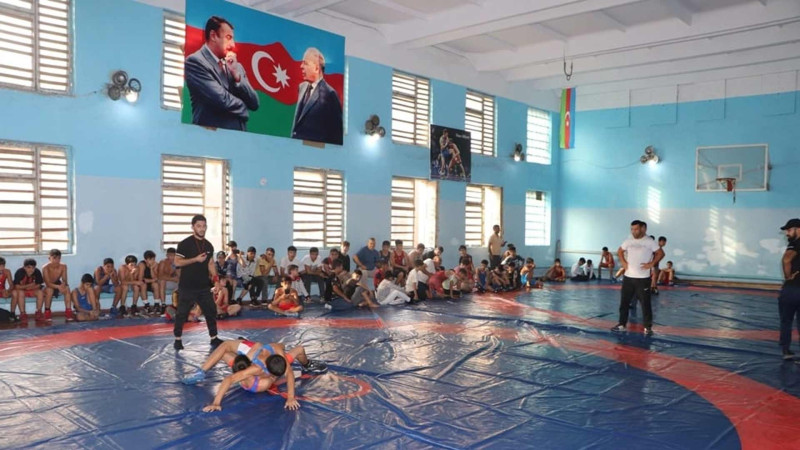 Yunan-Roma güləşi üzrə şəhər birinciliyinin qalibləri mükafatlandırılıblar