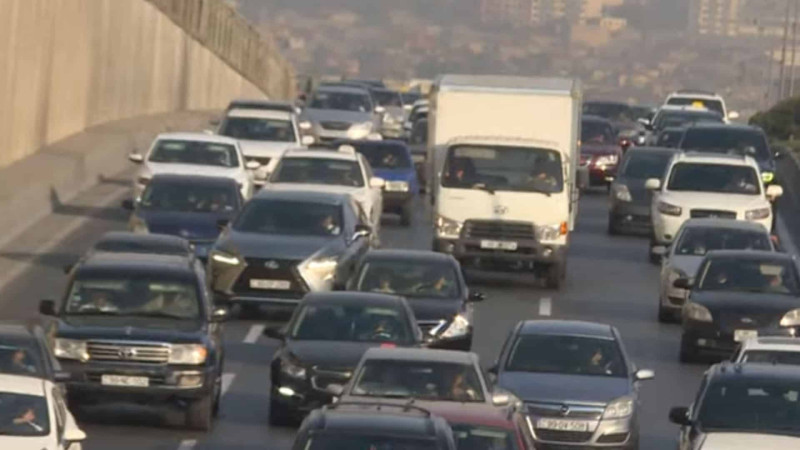 Bakı-Sumqayıt yolundakı tıxac probleminin həlli müzakirə olunub