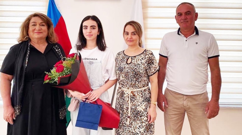 İmtahanda 679,5 bal toplayan qız deputatın qəbulunda olub