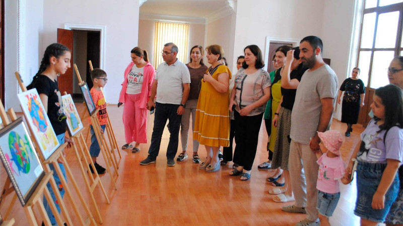 Sumqayıtda gənc rəssamların sərgisi keçirilib