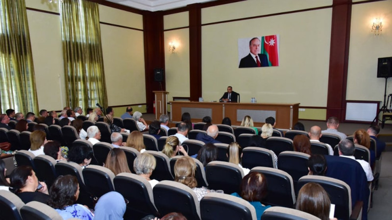 Sumqayıt Regional Mədəniyyət İdarəsinin rəisi müəssisə rəhbərləri ilə görüşüb