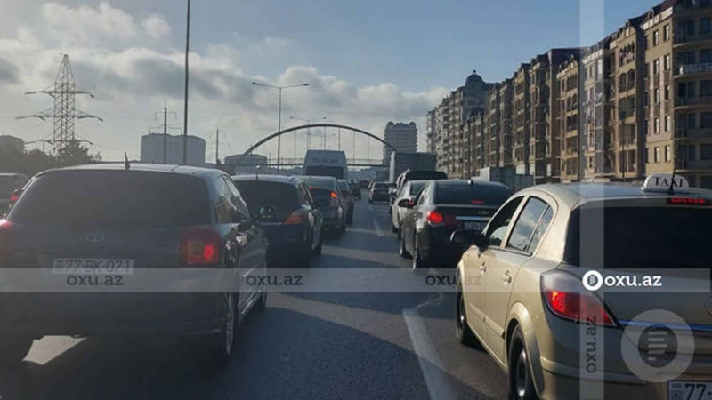 Bakı-Sumqayıt yolu: bu dəfə tıxac “Riyad” T/M-in önündən başlayıb