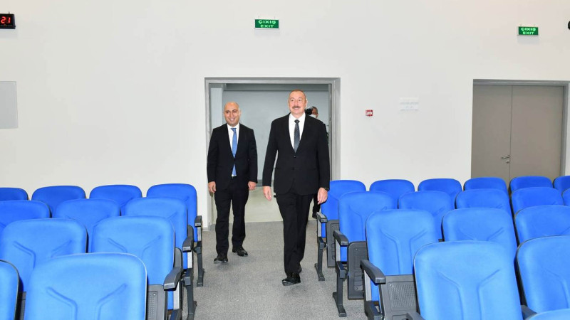 Saray: İlham Əliyev 2 saylı məktəbdə yaradılan şəraitlə tanış olub