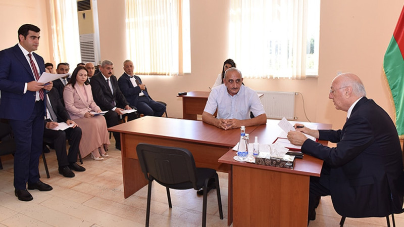 Zakir Fərəcov növbəti dəfə sakinlərin müraciətlərini dinləyib