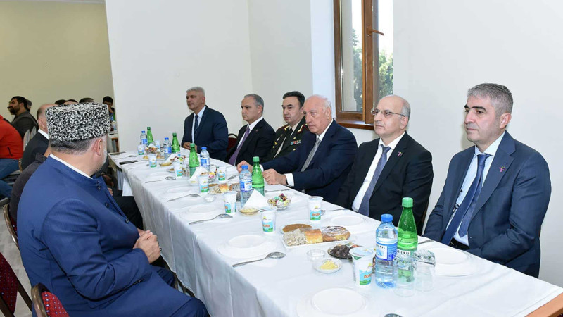 Zakir Fərəcov şəhid ailələri ilə görüşüb