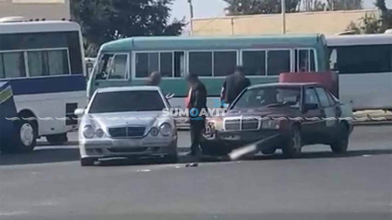 Sumqayıtda iki “Mercedes” toqquşub