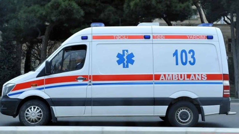 80 yaşlı qadın yataqxana binasından yıxılıb