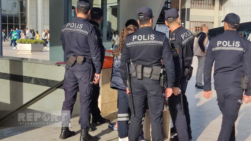 Sürət qatarındakı sıxlığa görə sərnişinin dili qatlanıb