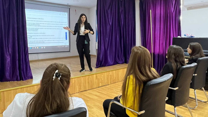 KOBİM sahibkarları kargüzarlıq işi mövzusunda maarifləndirib