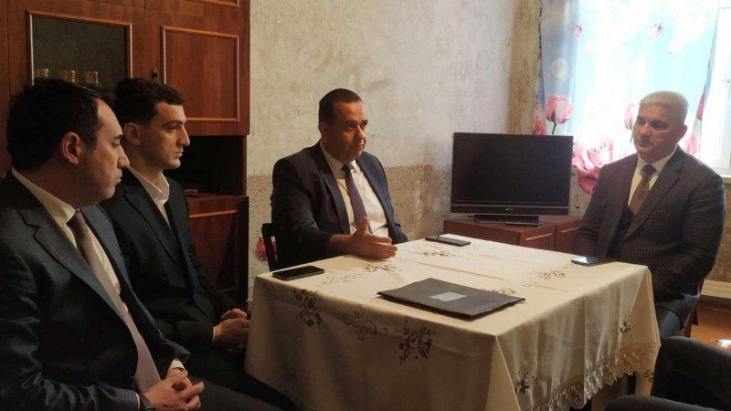 İcra nümayəndələri qazilərə baş çəkiblər
