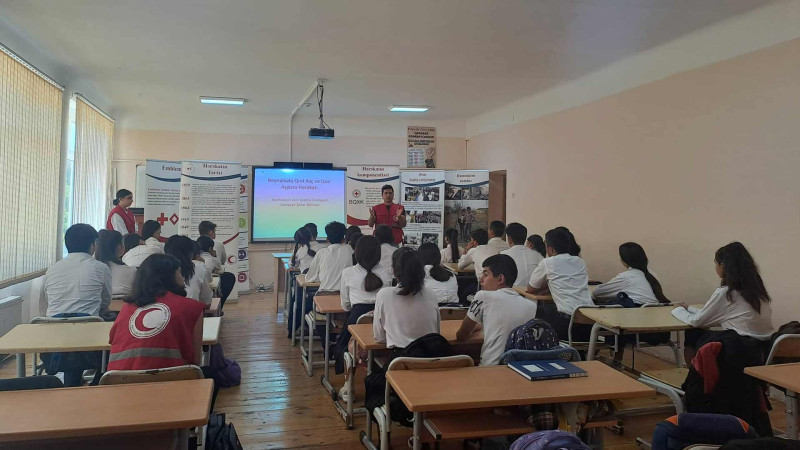 QAC Sumqayıt məktəbində görüş keçirib