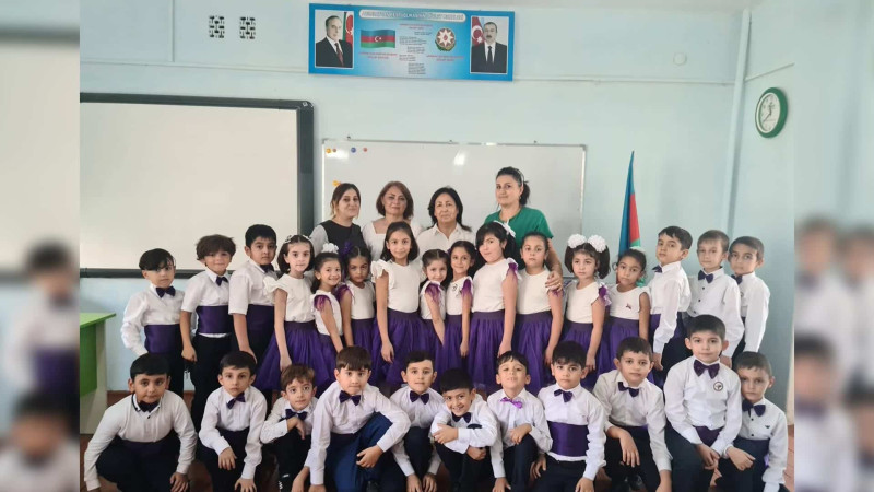 Kitabxana əməkdaşları “Bütün peşələrin gözüdür müəllim” adlı tədbir keçiriblər