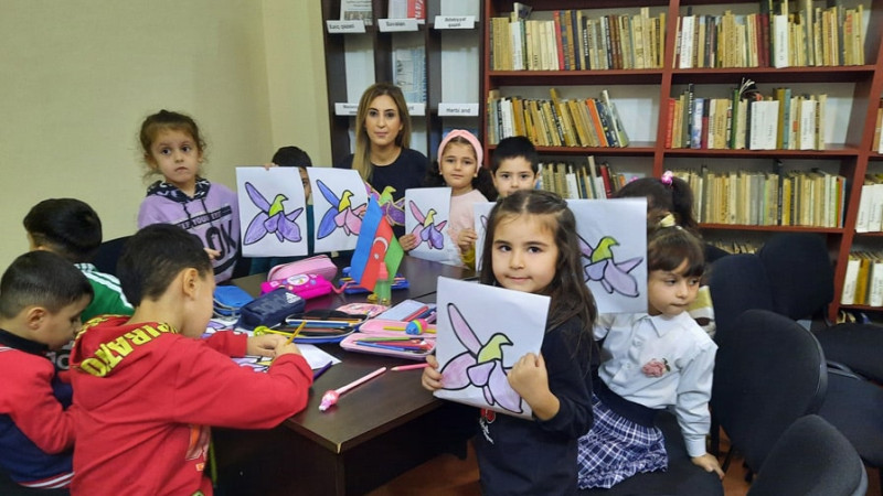 Kitabxanada şagird və müəllimlər üçün tədbir keçirilib