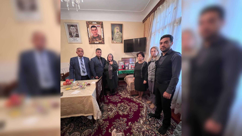İncəsənət məktəbinin kollektivi şəhid Elçin Hüseynovun ailəsini ziyarət edib