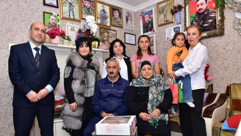 Tarixi Muzeyin kollektivi şəhid ailəsinin qayğıları ilə maraqlanıb