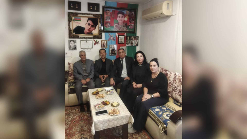 Uşaq İncəsənət Məktəbinin kollektivi şəhid Tərlan Rzayevin ailəsi ilə görüşüb
