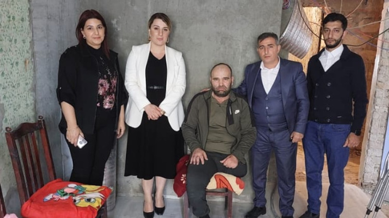 Müharibədə ayağını itirən qazi ziyarət edilib