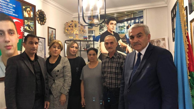 Musiqi məktəbinin kollektivi şəhid Tərlan Məmmədovun ailəsini ziyarət edib