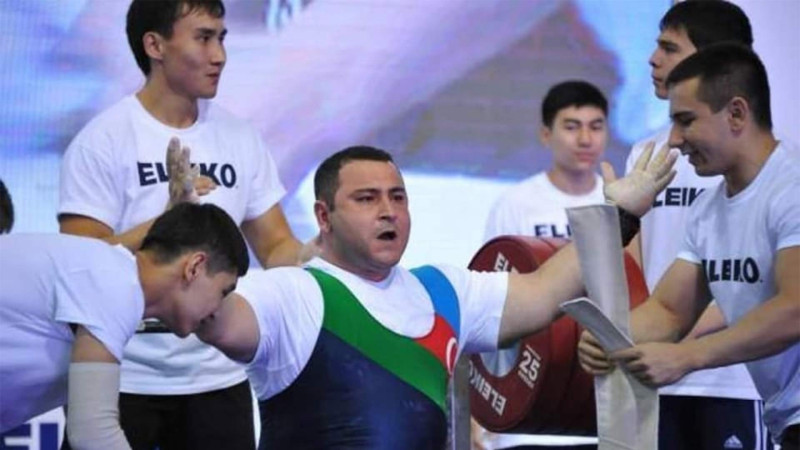 Sumqayıtlı dünya rekordçusuna milli komanda tapşırıldı