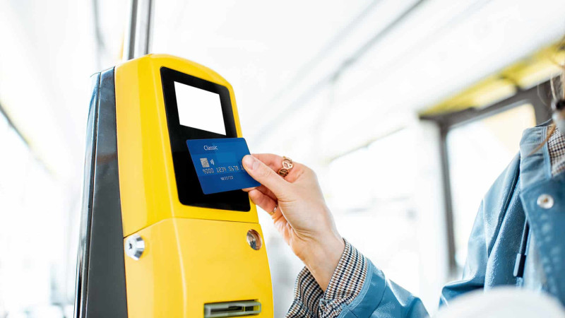 Avtobuslarda kartla ödənişin ləğv olunmasından 11 ay keçir