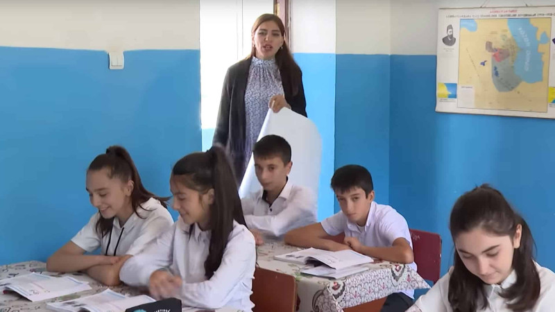 Xaricdə təhsil almış müəllim ucqar dağ kəndində dərs deyir