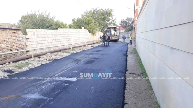 Corat qəsəbəsində asfaltlanma işləri aparılır