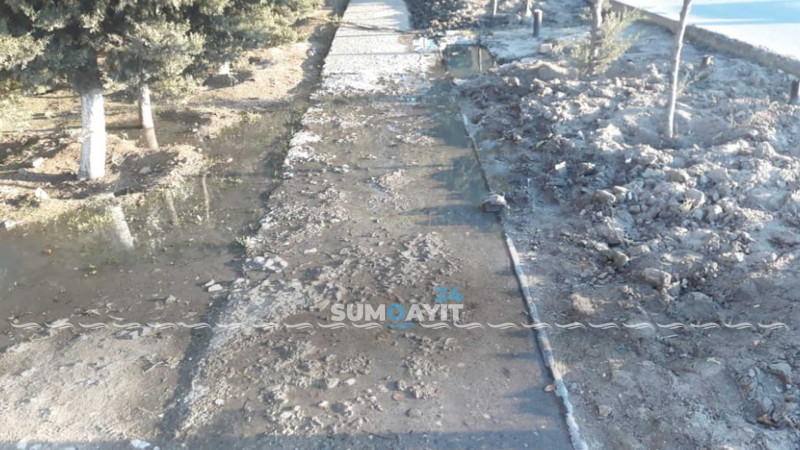 Bakı küçəsində kanalizasiya quyusu daşıb
