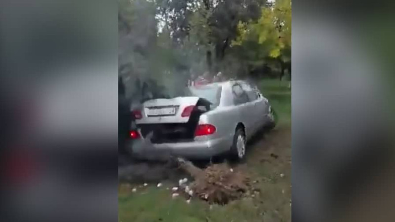 Avtomobil sürücüsü qarşısındakı digər maşınları vurub