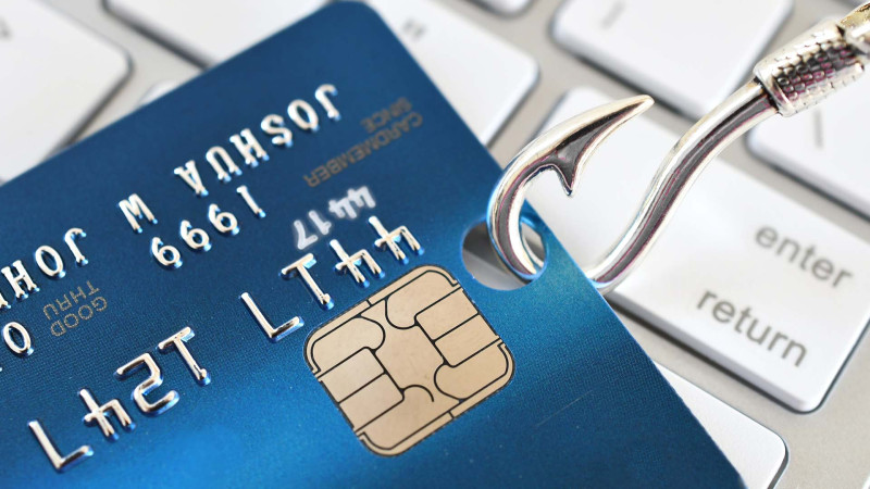 Sumqayıt sakini bank hesabından oğurluq etməkdə şübhəli bilinir