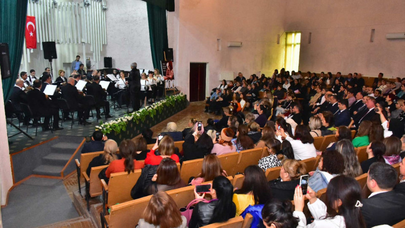 Uşaq musiqi məktəbinin kollektivi “Dahi Bəstəkar” adlı tədbir təşkil edib
