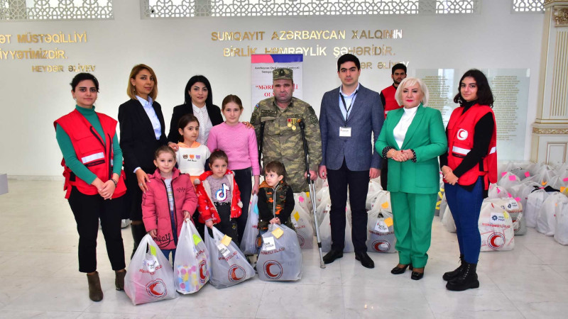 Sumqayıtda 170 uşaq qış geyimləri ilə təmin edilib