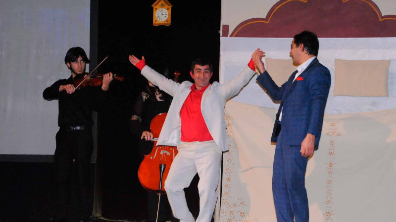 Kimdir müqəssir tamaşasının premyerası baş tutub