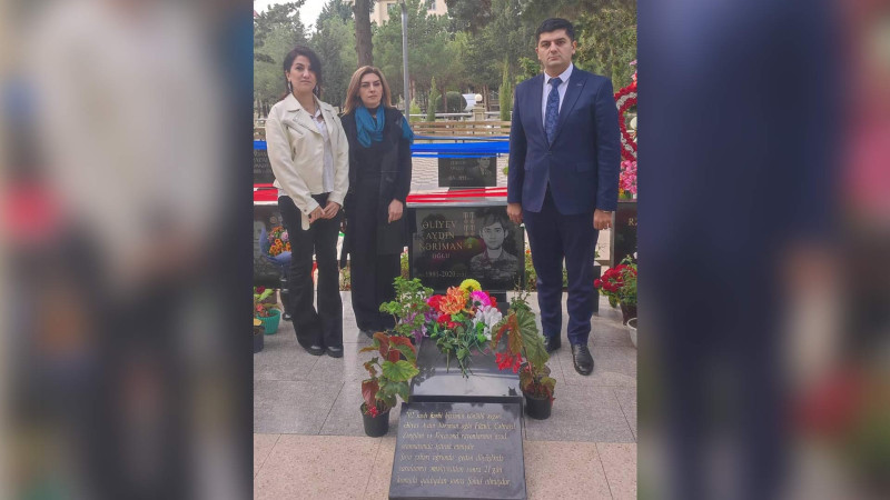 Musiqi məktəbinin kollektivi şəhid ailəsinə baş çəkib