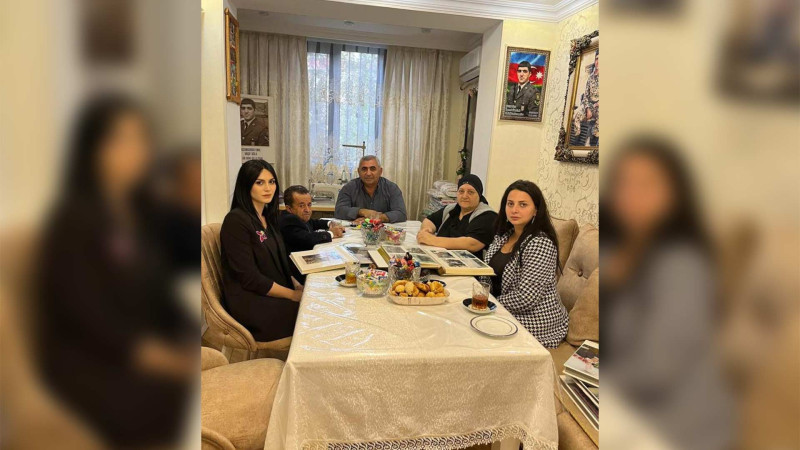 Mədəniyyət evinin kollektivi şəhid Emil İsgəndərovun ailəsinə baş çəkib