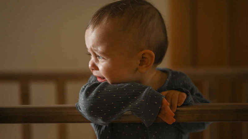 Azyaşlı mənzildə köməksiz qalıb