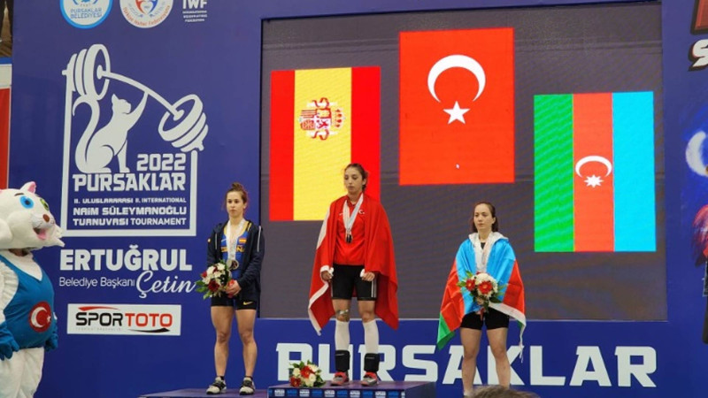 Ağır atletimiz beynəlxalq turnirin medallarına sahib olub