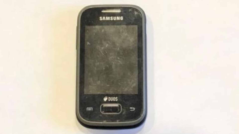Sumqayıt sakini həbsdə olan qardaşına telefon ötürmək istədi