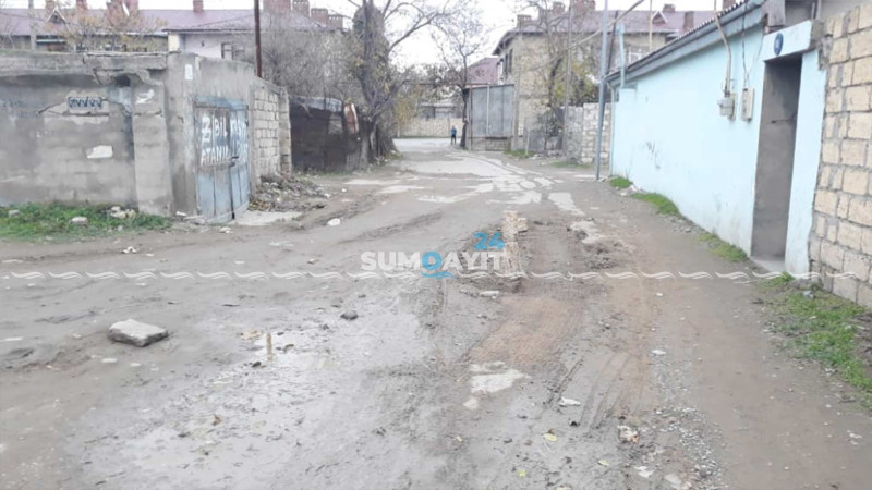 “Azərsu” daha bir yolu keçilməz edib