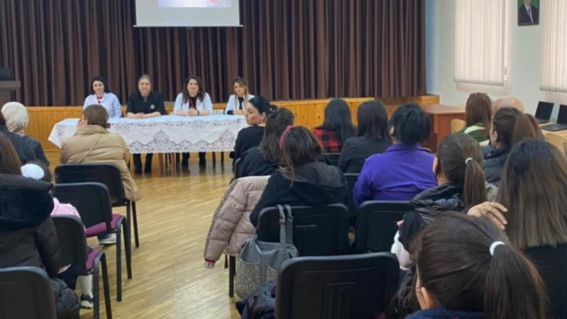 11 nömrəli məktəbdə maarifləndirici görüş keçirilib