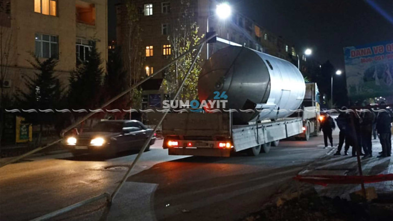 Yük maşını qaz borusuna çarpılıb