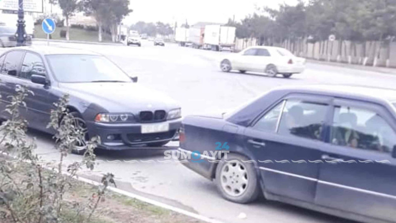Sülh küçəsində iki avtomobil toqquşub