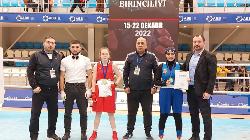 Sumqayıtlı xanım boksçular ölkə çempionatından medallarla dönüblər