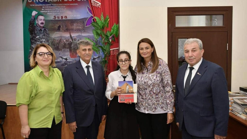 Qənirə Paşayeva “Kitab Günü”ndə iştirak edib