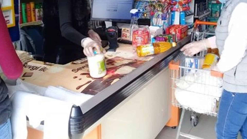 İki marketdə qanun pozuntuları müəyyən edilib