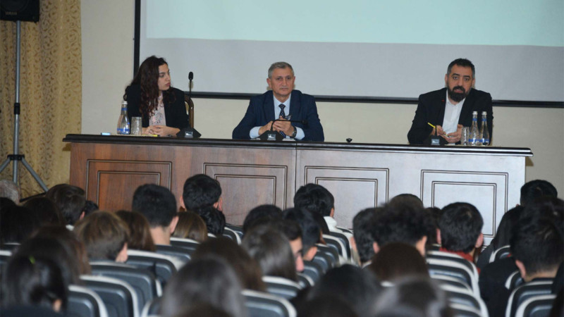 Tələbələr “#codeforfuture” layihəsi barədə məlumatlandırılıblar